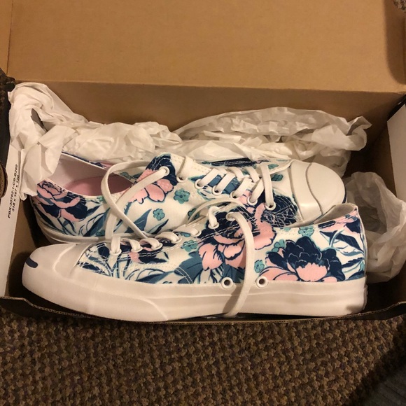 Never Worn Converse - Picture 1 of 3